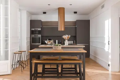 a kitchen with a large island with stools at Syssi - 3 Chambres avec salles de bains, spacieux, calme, moderne, idéal congrès in Cannes