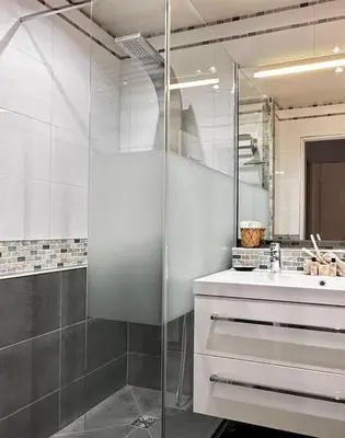 a bathroom with a shower and a sink at Studio premium St Louis - emplacement idéal in Cannes