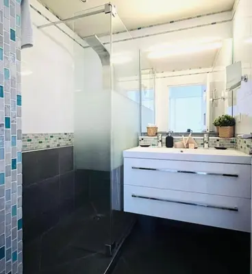 a bathroom with a sink and a shower with a mirror at Studio premium St Louis - emplacement idéal in Cannes
