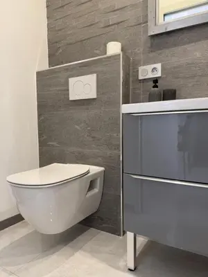 a bathroom with a toilet and a sink at Appartement Haut Standing 5 pièces Cannes centre in Cannes