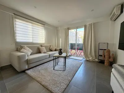 a living room with a couch and a table at Studio de 30m2 - À 5min du centre in Cannes