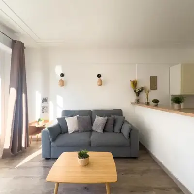 Calme et centrale avec balcon ensoleillé