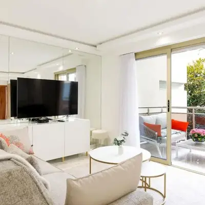 Carlton area superb 1 bedroom