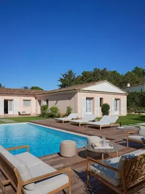 a swimming pool with lounge chairs and a house at Cannes, splendide villa dans un domaine privé in Le Cannet