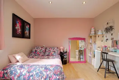 a bedroom with a bed and a kitchen with a counter at Villa Spacieuse - Piscine chauffée - Climatisé in Mougins