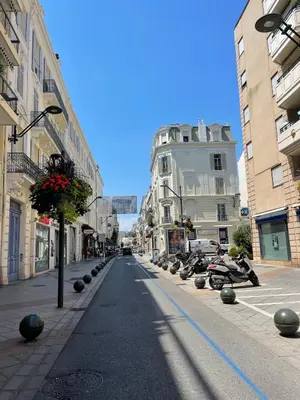 an empty street in a city with buildings at Superbe studio pour congrés au coeur de Cannes in Cannes