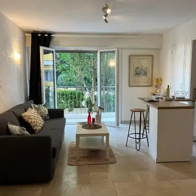 Coquet studio 10 min de Cannes