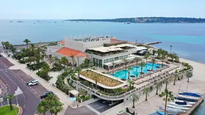 an aerial view of a resort with a swimming pool at Studio Design et Cosy à 8 min à Pied des Plages in Cannes