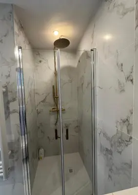 a bathroom with a shower with a glass door at Suite le Venitia - Appartement standing in Cannes