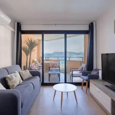 L'AZUR avec terrasse vue mer