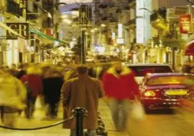 a group of people walking down a city street at En ville un coin de campagne in Le Cannet