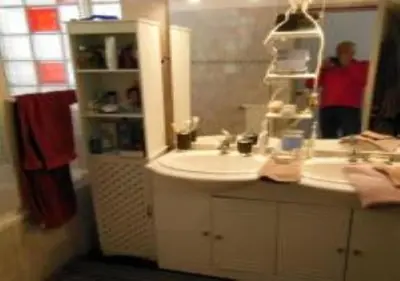 a bathroom with a sink and a mirror at En ville un coin de campagne in Le Cannet