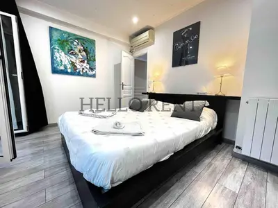 a bedroom with a large white bed in a room at Grande Villa Cannes Centre havre de paix in Cannes