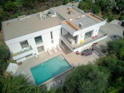 an overhead view of a house with a swimming pool at FRGK 