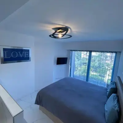 Modern Chic Seaview Appartement