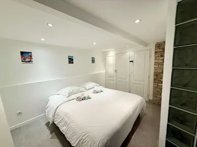 a bedroom with a white bed with stuffed animals on it at A076 Appart 6 pers chambre et terrasse au Suquet in Cannes