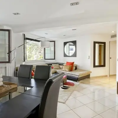 Luxurious 3-Bedroom Apartment in Heart of Cannes