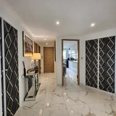a living room with marble flooring and a hallway at Victoria - Dr Picaud - 3 Pieces avec climatisation - 5 min des Plages in Cannes