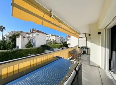 a swimming pool on the balcony of a house at Appartement Moderne à Cannes in Cannes