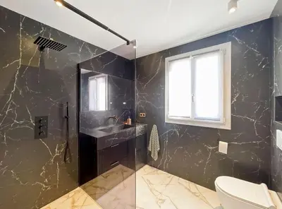 a bathroom with a shower and a sink and a toilet at Appartement Moderne à Cannes in Cannes