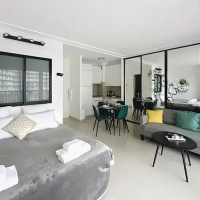 Studio apartment on La Croisette with terrace