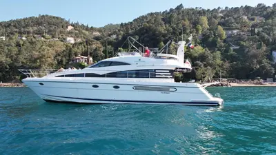 a white yacht in the water on a lake at Superbe yacht dans le port de Cannes in Cannes