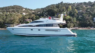 a white boat in the water on a lake at Superbe yacht dans le port de Cannes in Cannes
