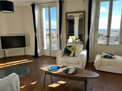 a living room with a couch and a table at Spacieux proche Palais Festival in Cannes