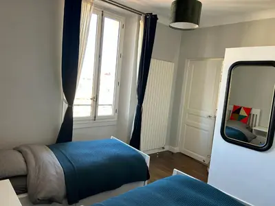 a bedroom with a bed and a mirror at Spacieux proche Palais Festival in Cannes