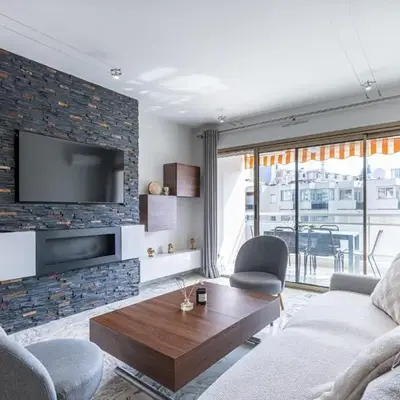 3 High-End Rooms Central