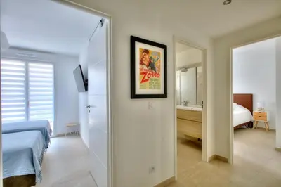 a room with a bedroom with a bed and a bathroom at superbe 3 chambres proche palais et croisette dag13 in Cannes