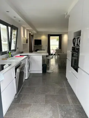 a kitchen with a white counter top and a sink at AgarrusRentals 70m2, 2 chambres pour 4 Personnes avec bébé avec Terrasses a 200m des Plages, Palmbee Cannes in Cannes