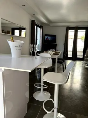 a table with chairs and a white table with wine glasses at AgarrusRentals 70m2, 2 chambres pour 4 Personnes avec bébé avec Terrasses a 200m des Plages, Palmbee Cannes in Cannes