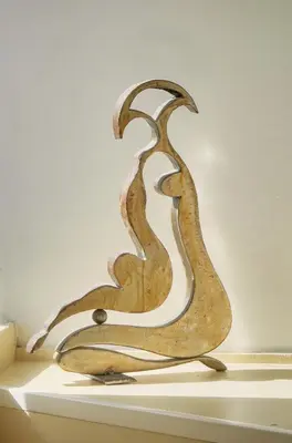 a wooden sculpture of two snakes sitting on a table at Charmant duplex proche de Cannes centre et à 2min à pied de la mer in Cannes