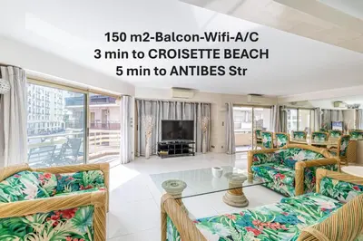 a living room with chairs and a glass table at Spacieux 3 chambres BALCON, MARTINEZ -CARLTON A3B130 in Cannes