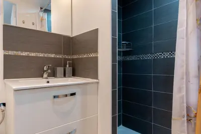 a bathroom with a sink and a shower at L’Espérance dAzur - 500 m de la plage in Cannes
