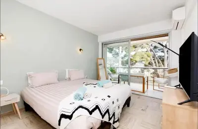 a bedroom with a bed and a tv at Appartement spacieux avec vue au Cannet 114 m² in Le Cannet