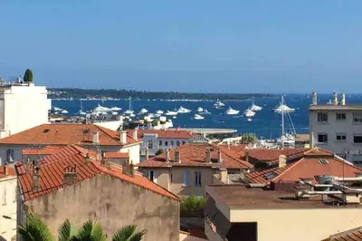 a view of a city with boats in the water at Cannes centre Cosy appartement avec mezzanine in Cannes