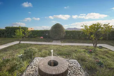 a fountain in the middle of a garden at Auré-Parking-Piscine-Terrasse-VCA in Cannes
