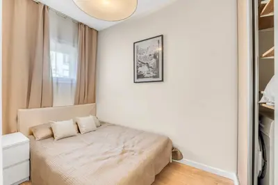 a bedroom with a bed in a white room at 1 Chambre Cosy - 4 min du Palais - Wi-Fi - Climatisé in Cannes