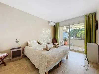 a bedroom with a bed with two teddy bears on it at L'Alexandra - 4 pers - Parking - Aperçu mer in Cannes