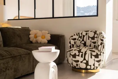 a living room with a couch and a chair at Appartement à Cannes in Cannes