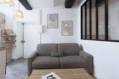 a living room with a couch and a window at Charme du Suquet - 12mn du Palais&Plage, cosy, neuf in Cannes