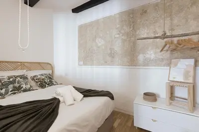 a bedroom with a bed and a painting on the wall at Charme du Suquet - 12mn du Palais&Plage, cosy, neuf in Cannes