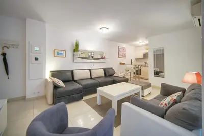 a living room with a couch and a table at Plaisant 2 Pieces TERRASSE, Clémenceau A1B263 in Cannes