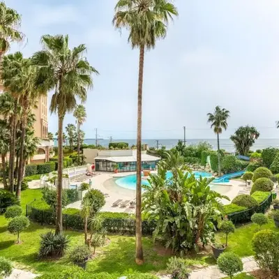 Family Sea view with pools near shops and beaches