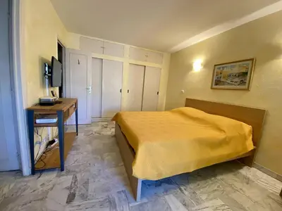 a bedroom with a bed and a desk in it at Cannes proche Croisette - Studio in Cannes