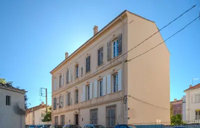 a large building with cars parked in front of it at Le Lac Studio Moderne Proche Suquet - climatisation Wifi - LIMESTAY in Cannes