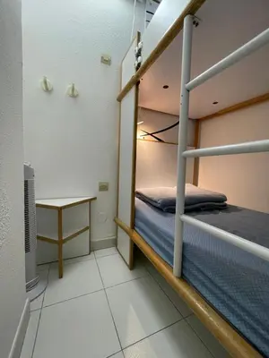 a small room with a bunk bed and a desk at Appartement Cannes, Piscine - Terrasse, Jardin Privatif - 4 Personnes in Cannes