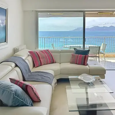 Beachfront 2-bedroom apartment with balcony